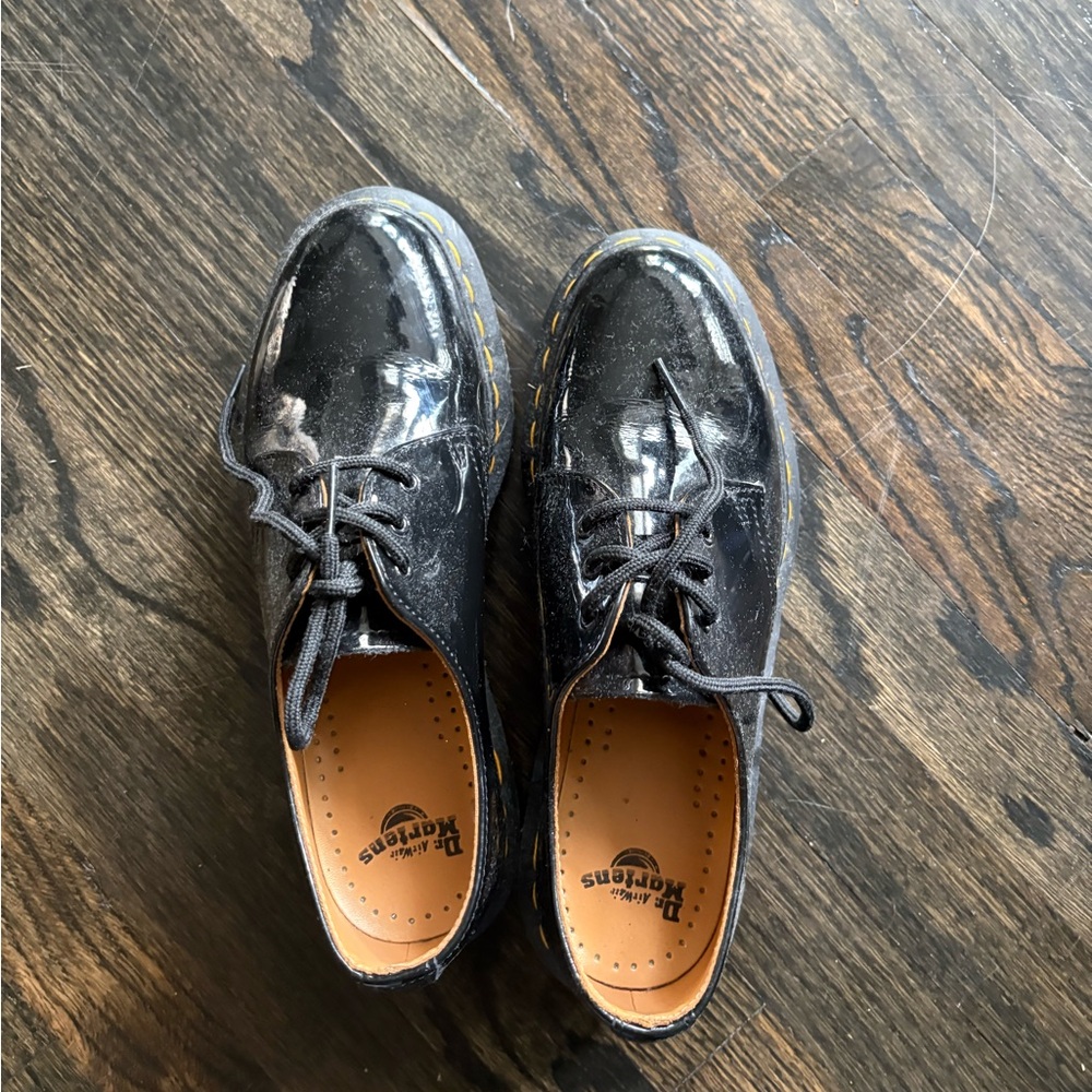 Dr. Martens Glossy Black Women's Oxfords(dusty easy wipe off)
